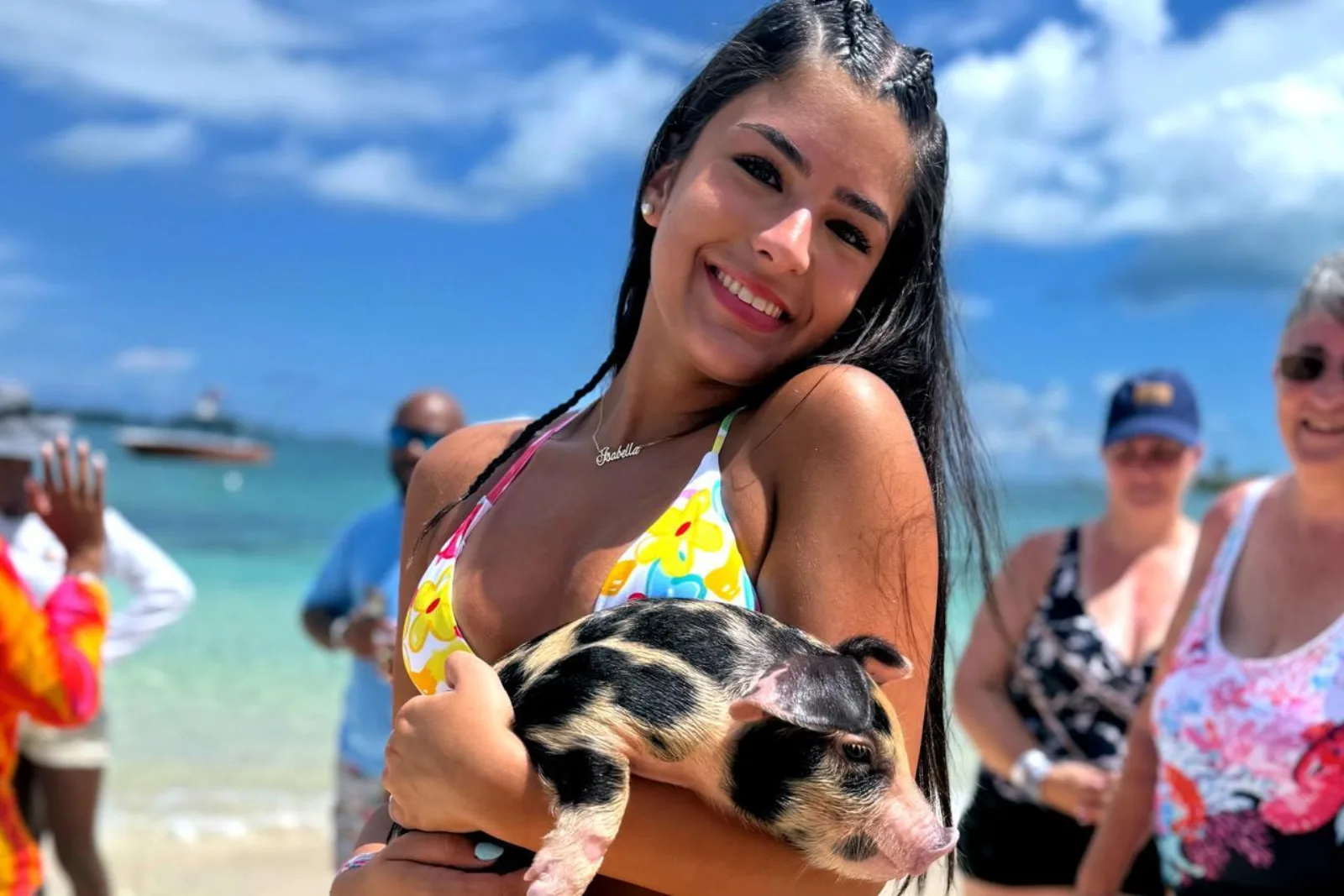 Nassau: Swimming Pigs and Snorkel Tour w/ Lunch & Beach Club